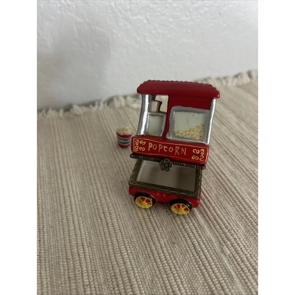 Ceramic Tinker Box Popcorn Stand Excellent Condition - Adorable!